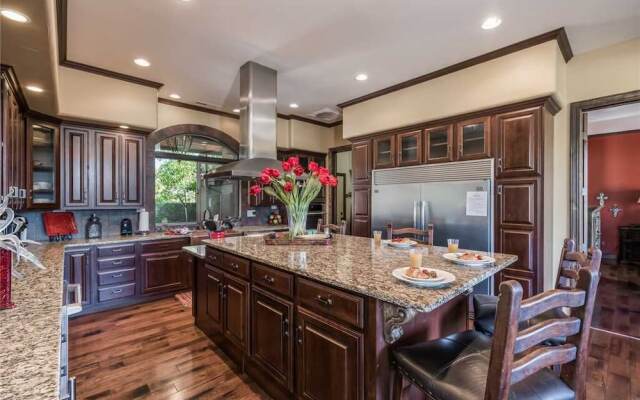 Sky Hawk Lodge - Four Bedroom Cabin