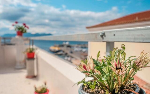 Astra Holiday Home in Aegina Island With Gorgeous Sunset Views