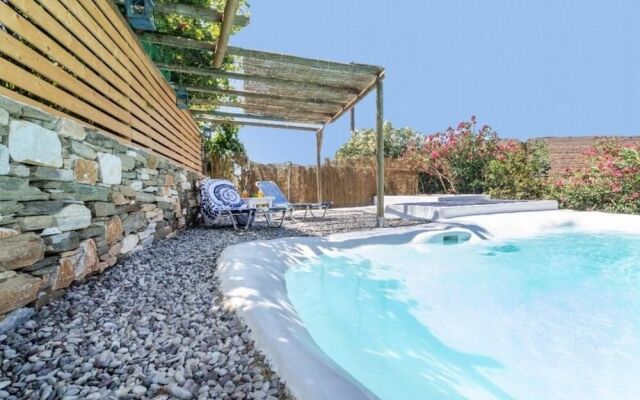 Lovely 3-Bedroom House in Tinos