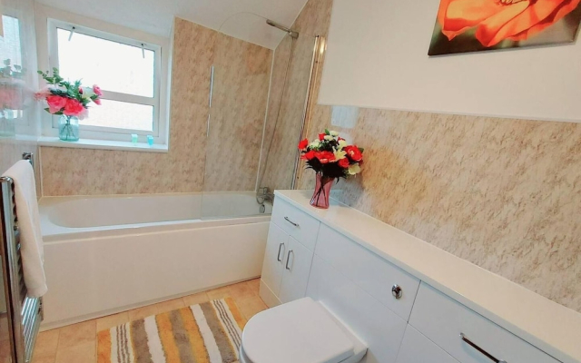 Garfield Villa-beautiful 4-bed House in Gillingham