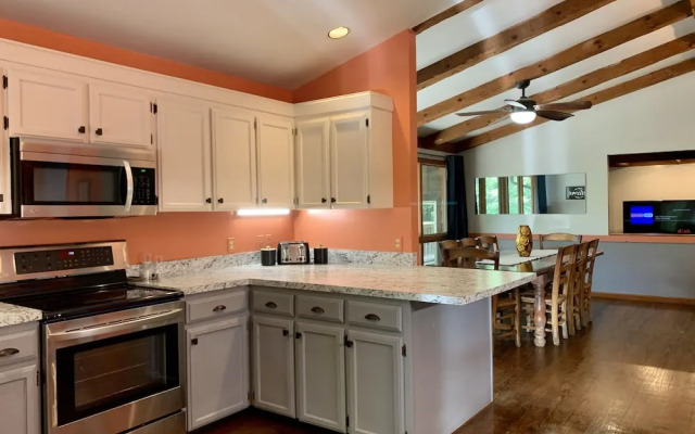 Townsend Hillside Hideaway