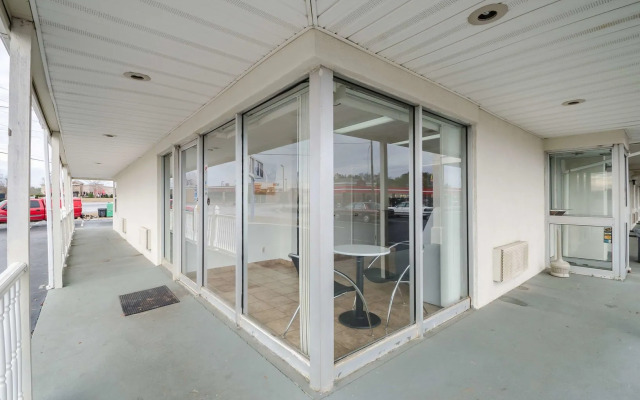 Motel 6 Commerce, GA