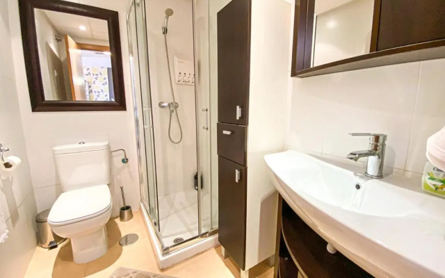 Luxury South Facing Groundfloor Apt