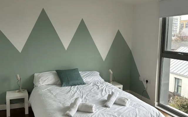 Stay in Style Modern 2 Bed Apartment