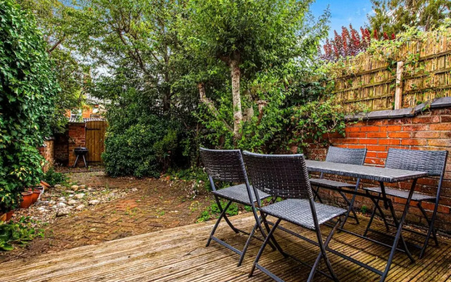 Bakersfield Retreat - From 200 Per Night