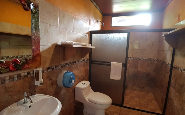 Hotel Heliconias Nature Inn & Hot Springs