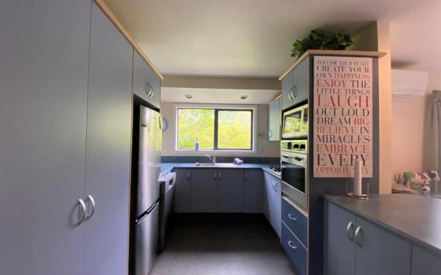 17 Chisholm Crescent