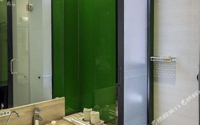 The Olive Tree Holiday Hotel (Beijing Happy Valley Store)