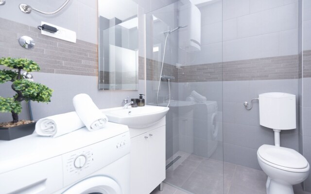 Inviting 2-bed Apartment in Podstrana