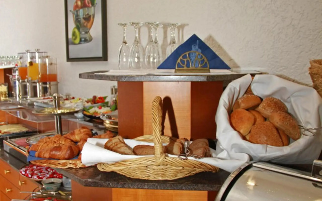 HOTEL RIESENJunior by Trip Inn