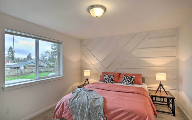 Enumclaw Home - 60 Mi to Mount Rainier!