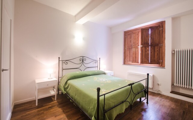 Well-Kept Apartment Short Walk to The Duomo