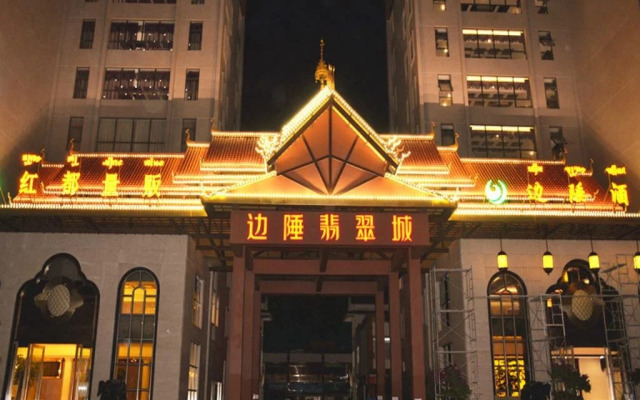 Yingjiang River Bian Chui Hotel