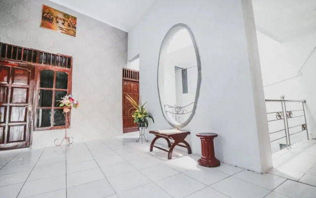 RedDoorz @ Jalan Monjali