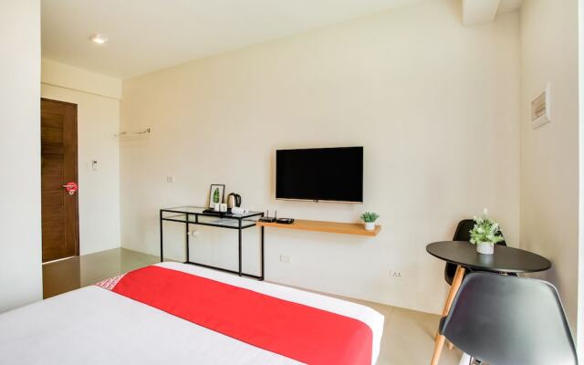 Oyo 403 Maplewave Hotel