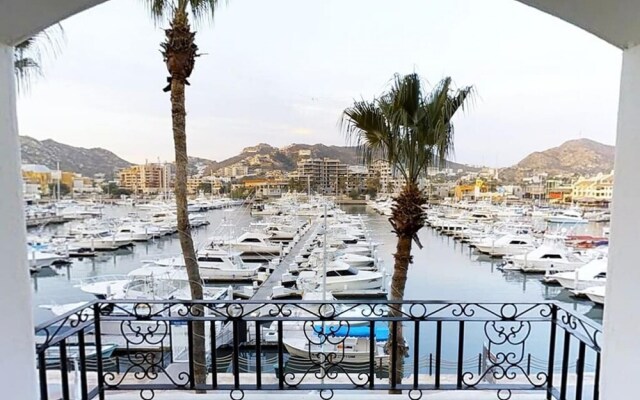 Cozy Studio Sleeps 4 in Marina Bay Cabo