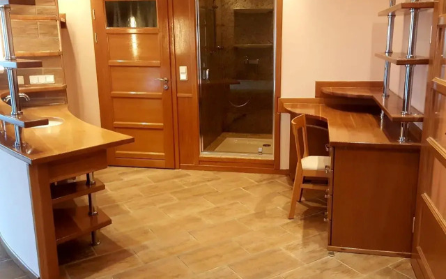 Studio 4