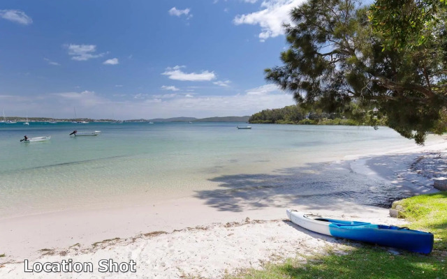 Sandy Beach House - Corlette Waterfront
