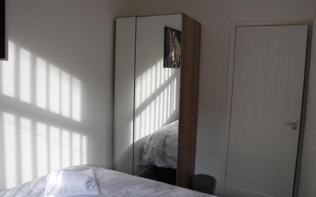 Lovely, Spacious 3 Bed House Close To City Centre