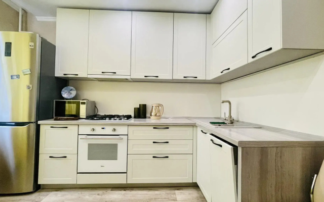 Квартиры посуточно в Нижнекамске на пр-те Вахитова, д. 23