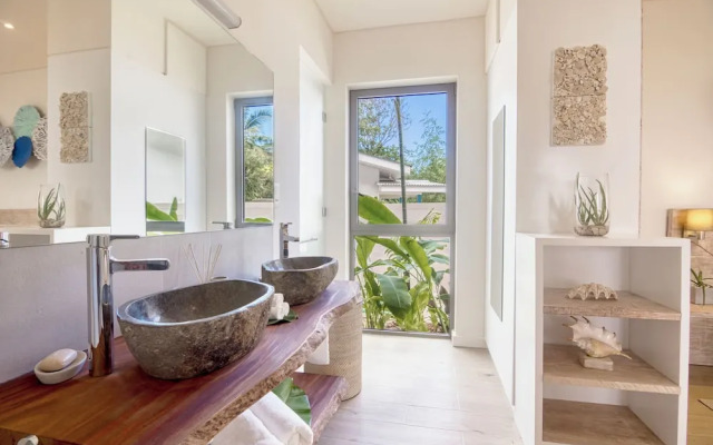 Pineapple Beach Villas