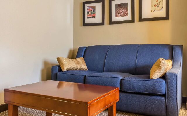 Comfort Suites Near Casinos Norwich-Uncasville CT
