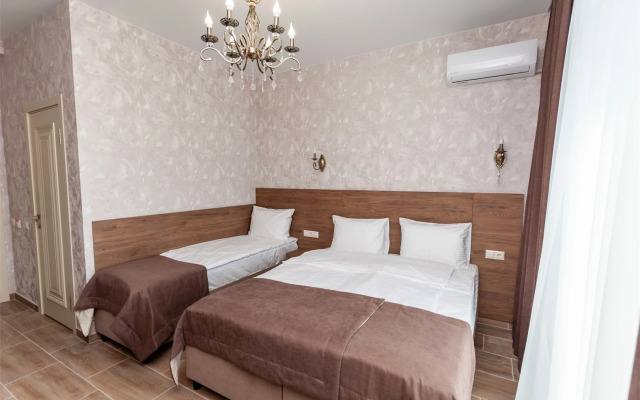 Crystal Hotel by Family Pride Inn Feodosia