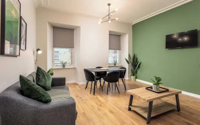 The Annick Suite No.1