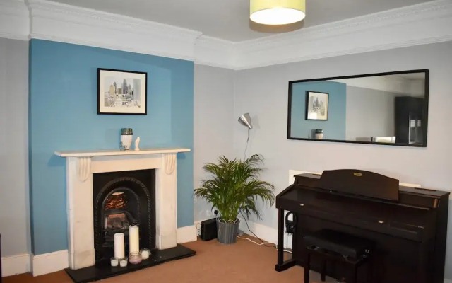2 Bedroom Brighton Apartment With Sea Views