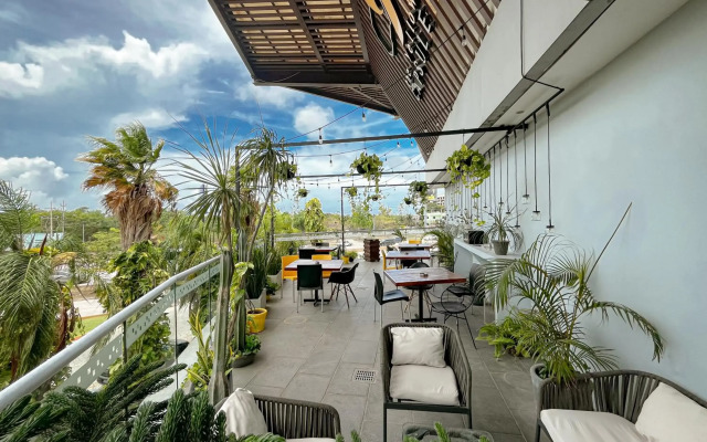 The Yellow Capsule Cancun Close to Airport