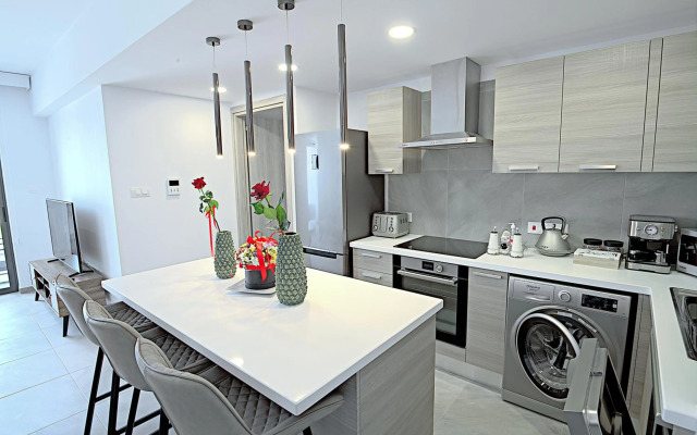 Golden Tree Apartment