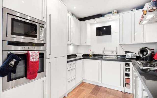 Modern 2bed Penthouse With Balcony in Old Street