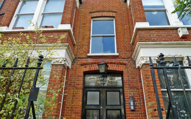 Sparkling Apartment in Kensington Olympia