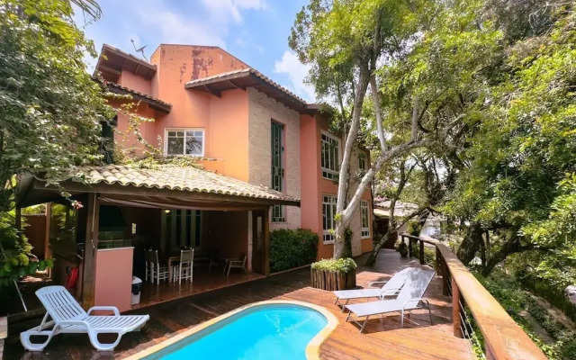 Casa Alto Padrão na Granja Viana - Cond. Fechado