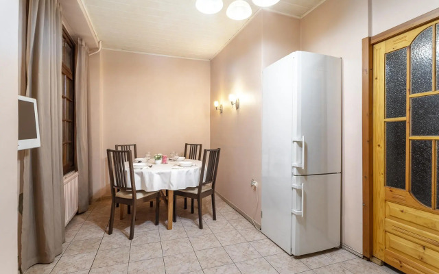 Апартаменты на Марсовом поле 7