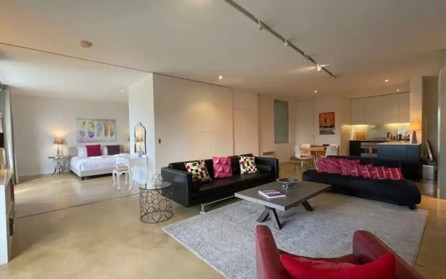 Spacious St Kilda Escape - Parking and City Views