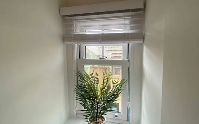 Bright & Spacious, Central for Airport and Glasgow