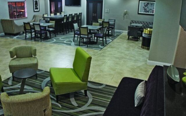 La Quinta Inn & Suites by Wyndham Ada
