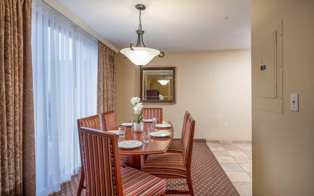 Arlington Court Suites, a Clarion Collection Hotel