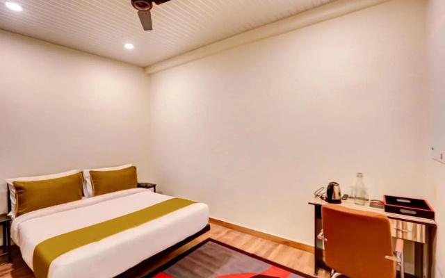 FabHotel SR Square
