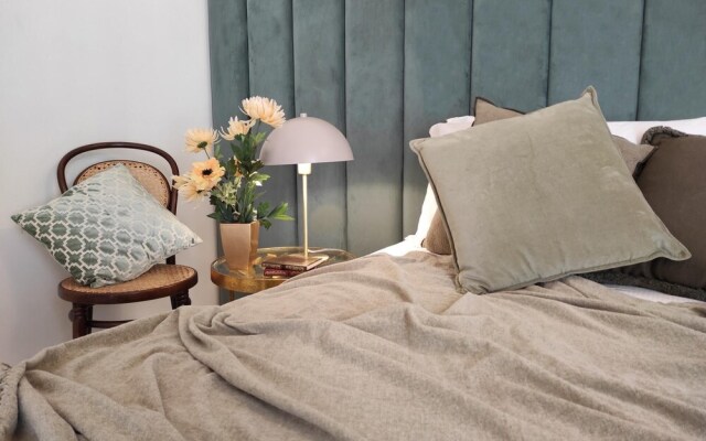 1940 Luxury Accommodations - Diamante Boutique Apartment