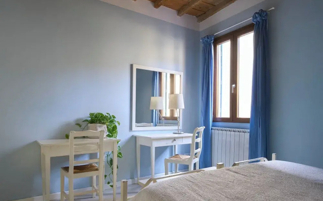 Blue Charm Florentine Apt by Oteego