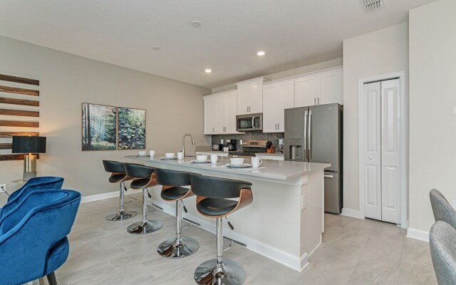 Modern Townhome W/private Pool & Free Water Park!