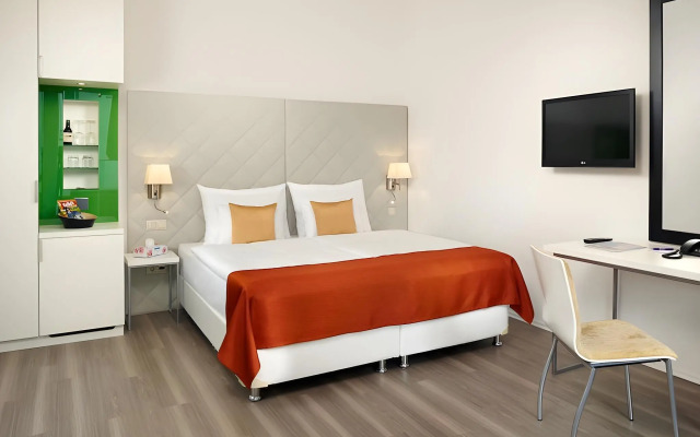 FortyPlusOne Hotel