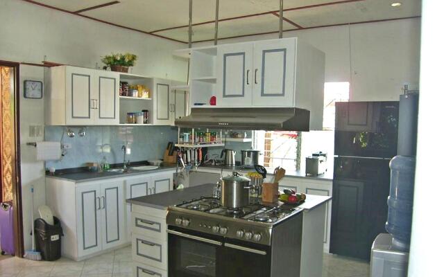 Hotel Sisters Inn  Moalboal