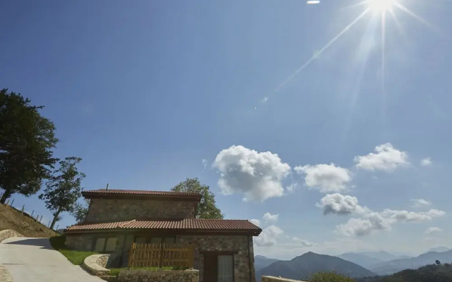 Rural Apartment in Parres Overlooking a Magnificent View