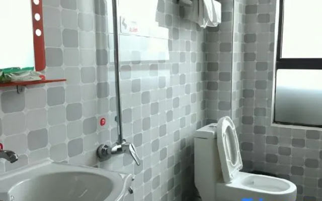 Liuzhou Yuexing Hotel – Bathroom – Liuzhou