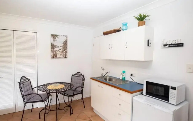 Gorgeous Studio + 100M To Beach + Pool