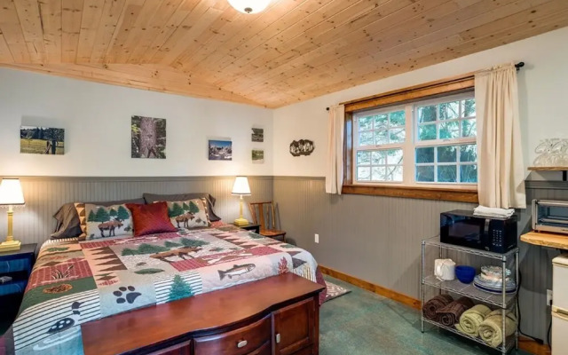 72MF - Rustic - Pets Ok - Sleeps 2