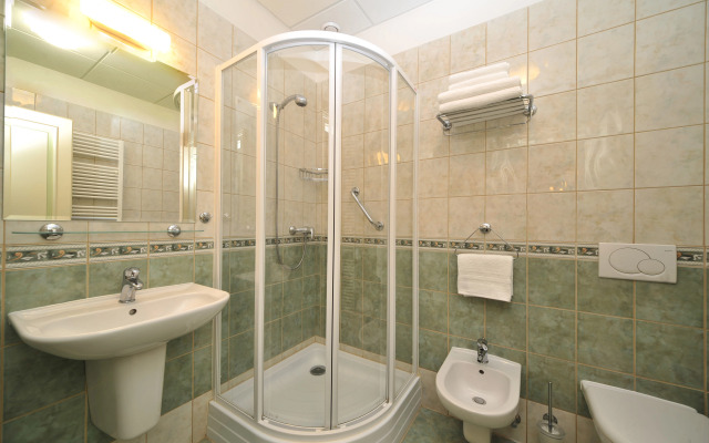 Alqush Downtown Hotel